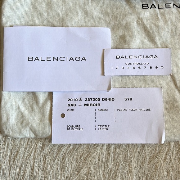 Balenciaga Crossbody Bag in Agneau - Picture 2 of 6